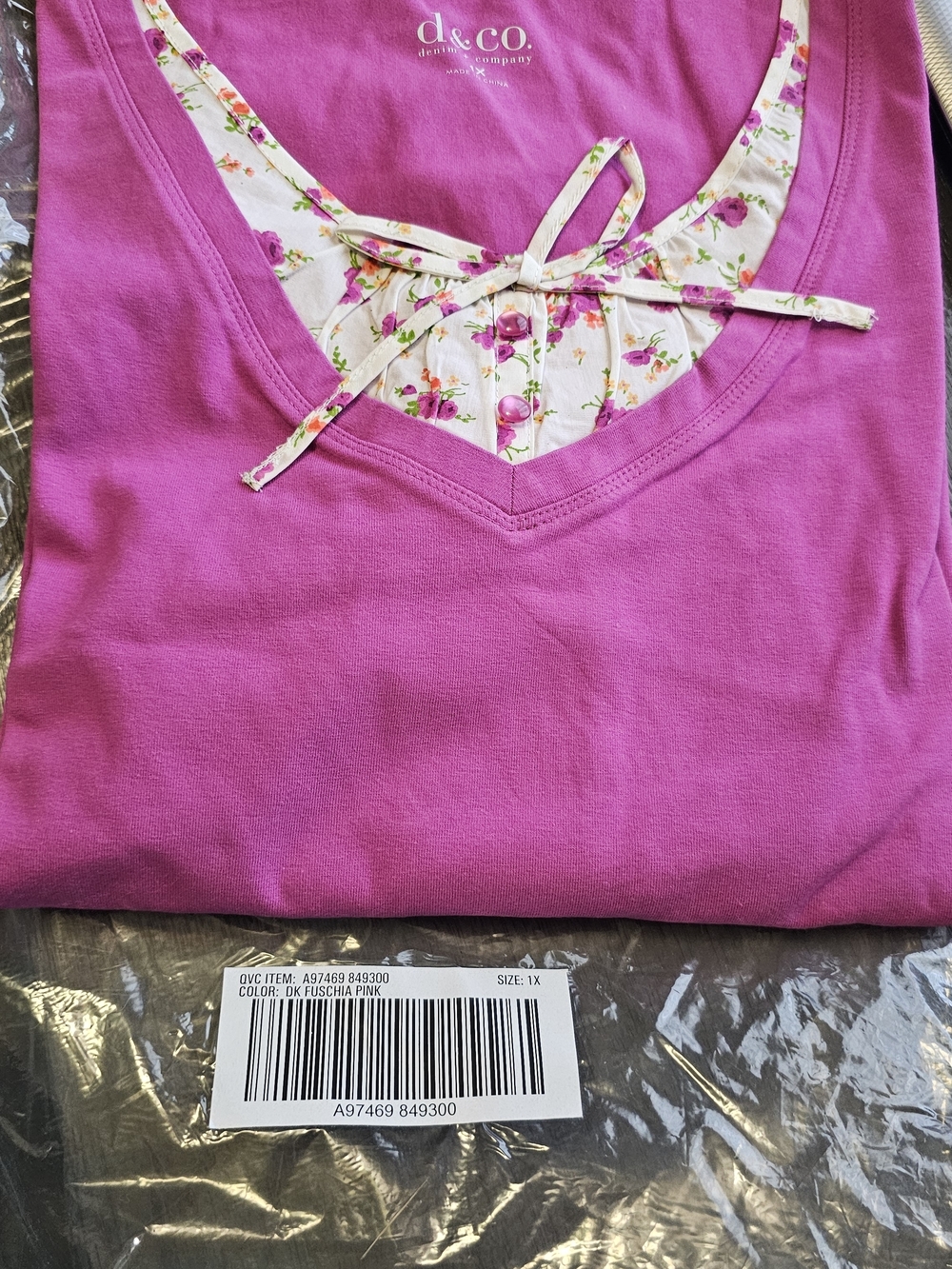 Denim & Co Fuchsia Pink Floral Trim V-Neck Top 1x NEW